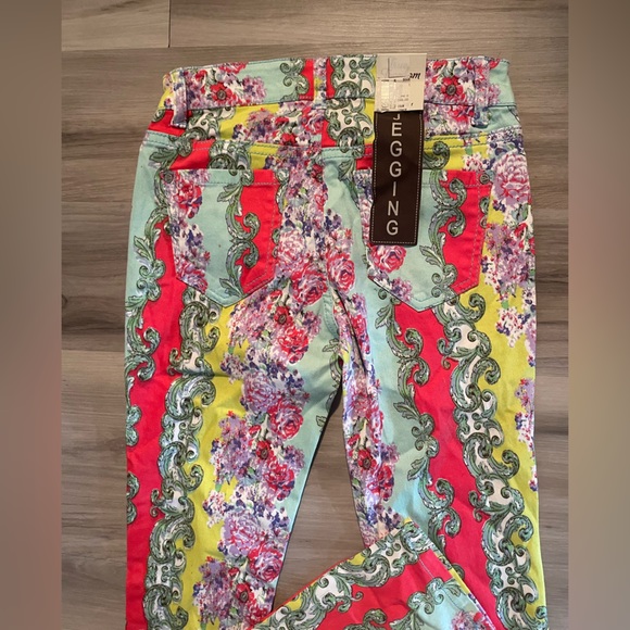 ‼️THRIFT STORE ALERT OFFER True Freedom Jeggings Floral Pants Juniors 1 Reg NWT - Picture 6 of 8